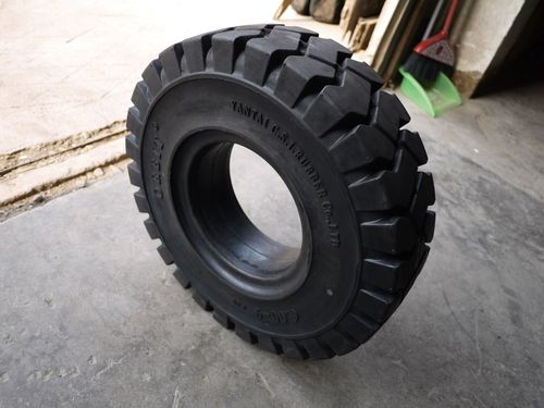 What are the structural characteristics of polyurethane solid tires?